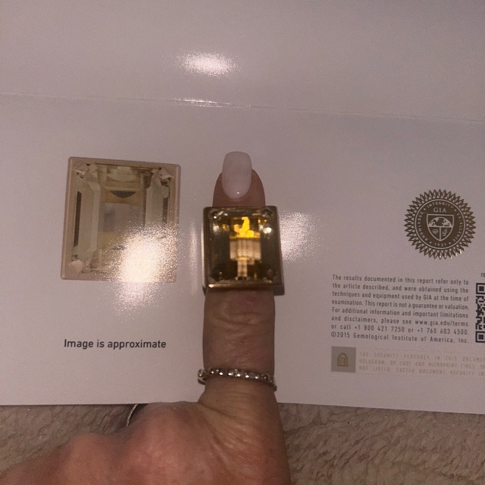 Elegant Gold Women's Ring